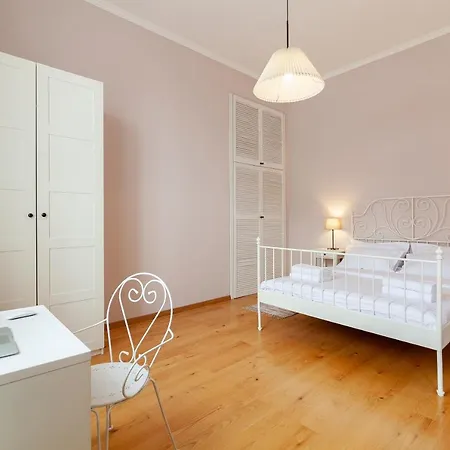 Apartment Avangard Kopernyka 12 *